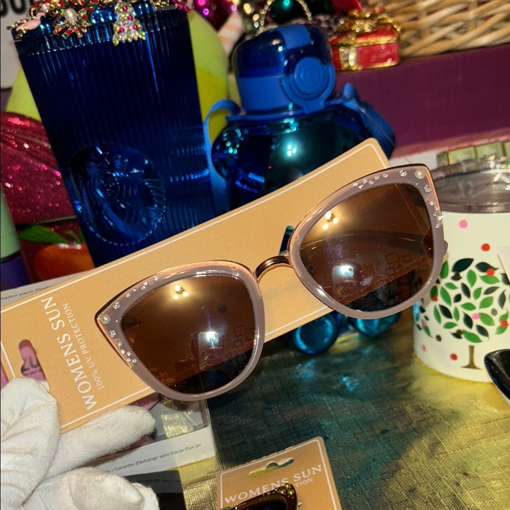 Cream color bling cat eye sunglasses - Picture 1 of 1